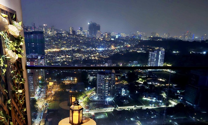 Brickfields Condominio | Scenic Balcony Suite @ EST Bangsar with Amazing Night View Perfect for Couples