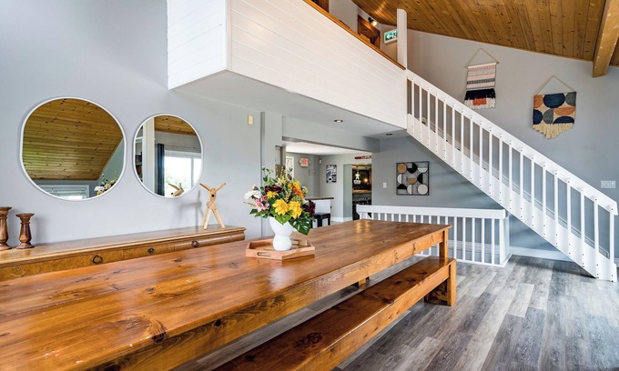 Swiss Meadows Chalet De Esquí | Scenic Chalet on Top of The Blue Mountains with Hot Tub, Game Room and Deck