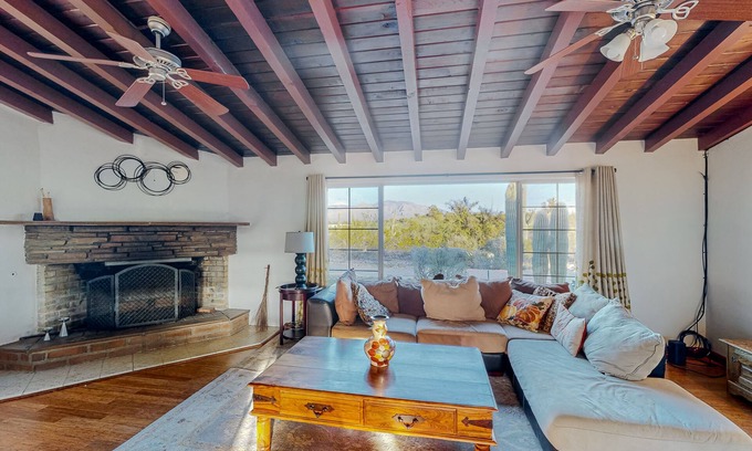 Tucson Casa | Scenic desert home with mountain views, covered patio, AC, & washer/dryer