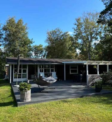 Hoensinge Casa | Scenic Holiday Home Near Child-Friendly Beach