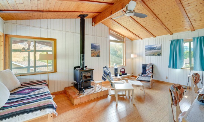 Kernville Casa | Scenic Kernville Getaway w/ Deck & Mountain Views!