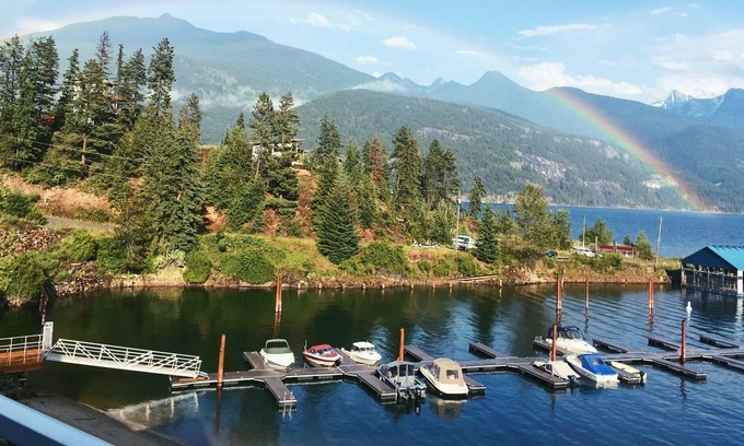 Kaslo Condominio | SCENIC LAKESIDE CONDO in KASLO, BC