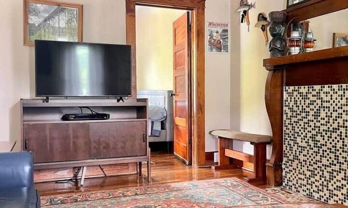 Meadow Bridge Casa | Scenic Mountain & River View – Walk to New River