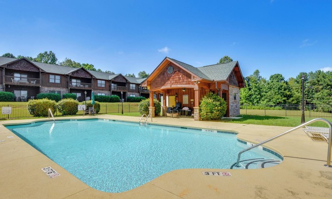 Six Mile Condominio | Scenic Outdoor Space: Lake Keowee Retreat!