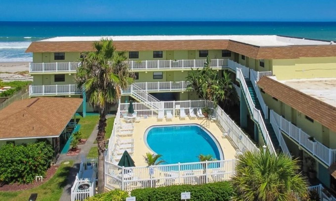 Indialantic Complejo | Scenic Pool View Room: Your Romantic Getaway Spot | Free Parking