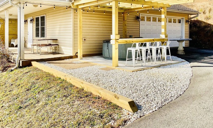 Asheville Cabaña | Scenic Spivey Mountain Stay