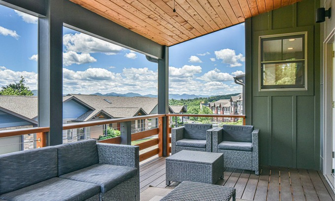Woodfin Casa | Amplias y nuevas casas a minutos del centro de Asheville