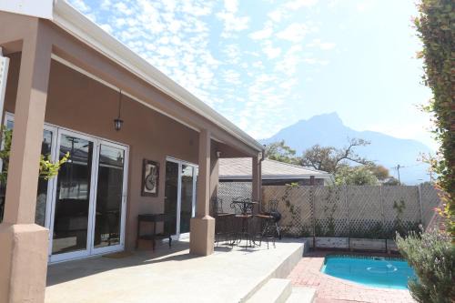 Claremont Casa | Scenic two bedroom house with splash pool
