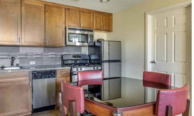 South Lake Tahoe Hotel | Scenic Views and Modern Comforts! Swimming Pool, Full Kitchen!