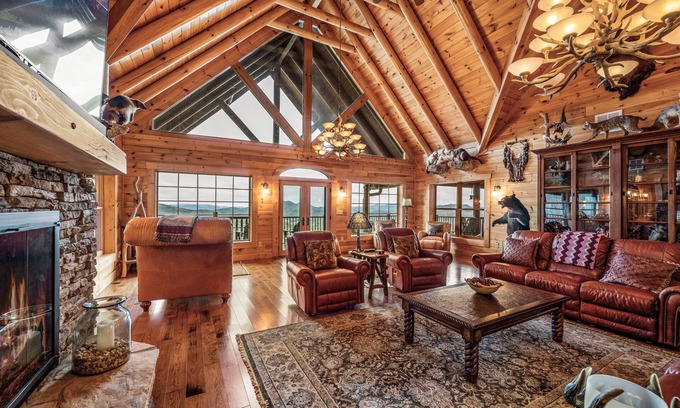Gatlinburg - Pigeon Forge Cabina | Scenic Views Estate:2025 Specials!
