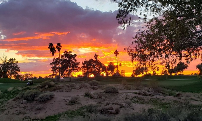 Superstition Springs Condominio | Scenic views of Superstition Springs Golf Course right outside your door.
