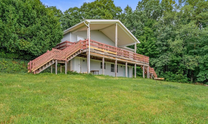 Naples Casa | Scenic Views | Pet Friendly | Newly Renovated | Pond