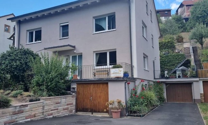Eltmann Condominio | Schöne 105 m² Ferienwohnung in Ruhiger Lage
