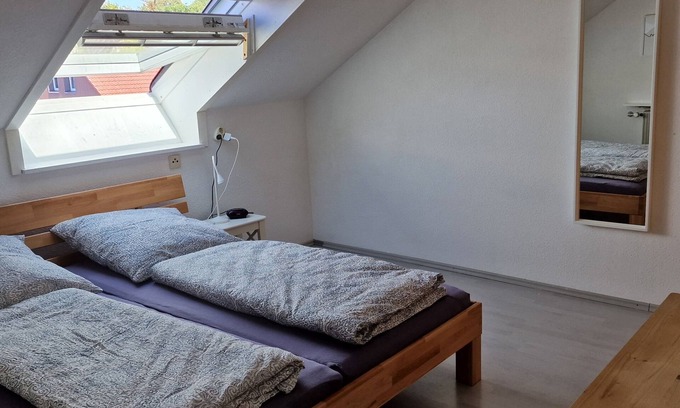 Konigstadten Apartamento | Schöne 3 Zimmer Wohnung mit Klimaanlage, Zentral und Naturnah