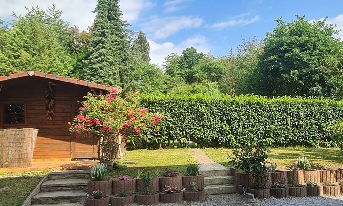 West Apartamento | Schöne Ferienwohnung mit Eigener Terrasse und Garten