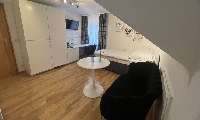 Ulm Apartamento | Schönes Zimmer mit integriertem Bad - ideal für Geschäftsreisen