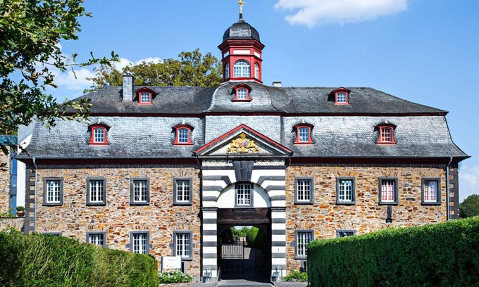Burgbrohl Hotel | Schloss Hotel Burgbrohl