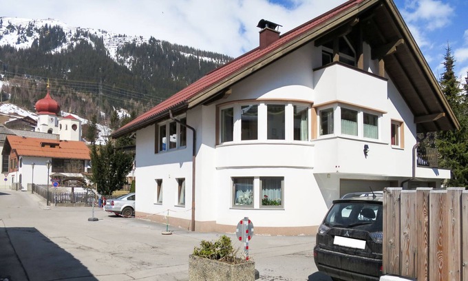 Sankt Anton am Arlberg Apartamento | Schmiedbach by Interhome