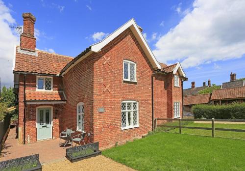 Dunwich Casa | School House