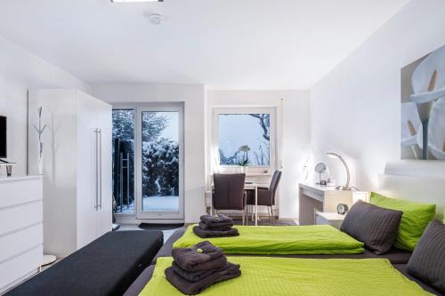 Schoenwald Apartamento | Schwarzwaldblick C App 2 mit Pool