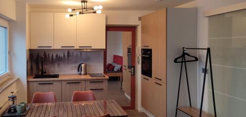 Baiersbronn Apartamento | Schwarzwaldstübchen "Altas Montañas" mit Schwimmbad