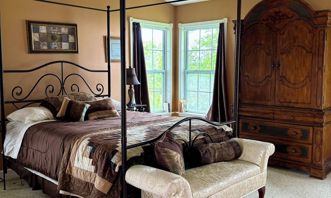 Shelbina Casa | Schwieter Land & Livestock offers cowboy charm plus all the modern amenities
