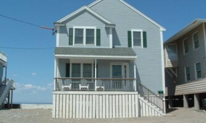 Scituate Casa | SCITUATE Beach Front huge 4 bedroom 2 bath. Amazing views sleeps 13. NEW!!