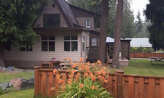 Scotch Creek Cabina | Scotch Creek Lodge: junto al parque provincial del lago Shuswap
