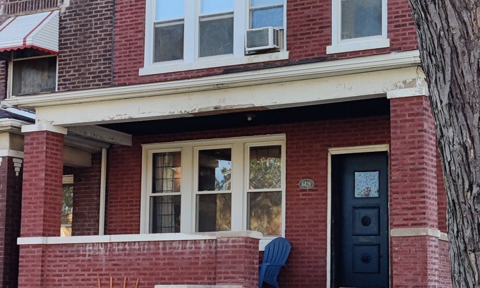 Woodlawn Casa | Scott House of Woodlawn - Incredible 3-bedroom house in Chicago; AC and extras