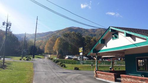 Maggie Valley Hotel | Scottish Inn Maggie Valley