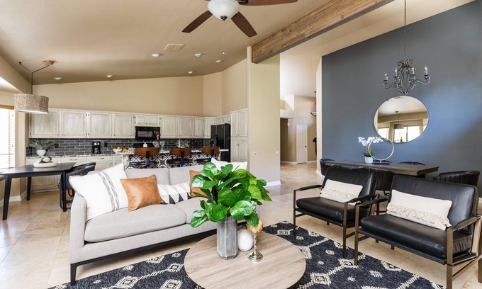 Paradise Park Vista Cabaña | Scottsdale Oasis-saltwater Pool & Putting Green