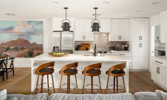 Raskin Estates Casa | Scottsdale Sunny Lux With Pool & Central Location! Vibrantly Designed Rooms!