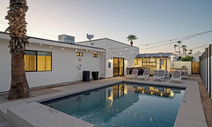 South Scottsdale Casa | Scottsdale Sunstone Villa, Modern 6BR w/Private Pool & Spa, Walk to Old Town