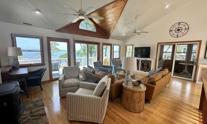 Colington Harbour Casa | Scout's Harbour Family Bayhouse!