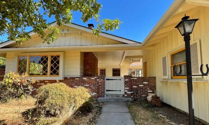 Woodstock Casa | SE Woodstock Rancher, Walk to the park, Reed College, shopping & great food!