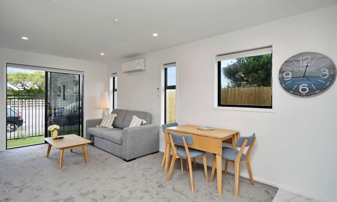 New Brighton Casa | Sea Air and Sandy Beach Beautiful 1 bed 1 bath