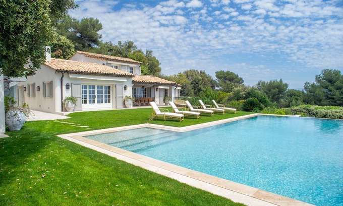 La Colle-sur-Loup Villa | Sea and village view, luxury villa with heated pool