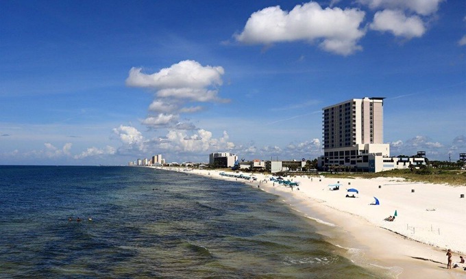 Upper Grand Lagoon Hotel | Sea Breeze Comfort! 2 Units w/ Kitchen, Pool, FREE Parking and Breakfast!