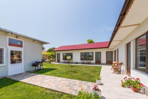 Ezerets Casa | Sea Breeze Vacation House I BBQ & Jacuzzi