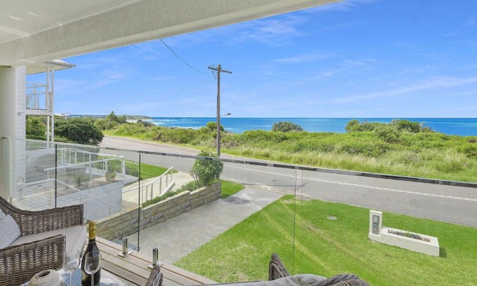 Caves Beach Casa | Sea Caves