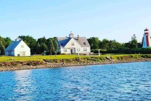 Edwardsville Casa | Sea Cliff Cottage