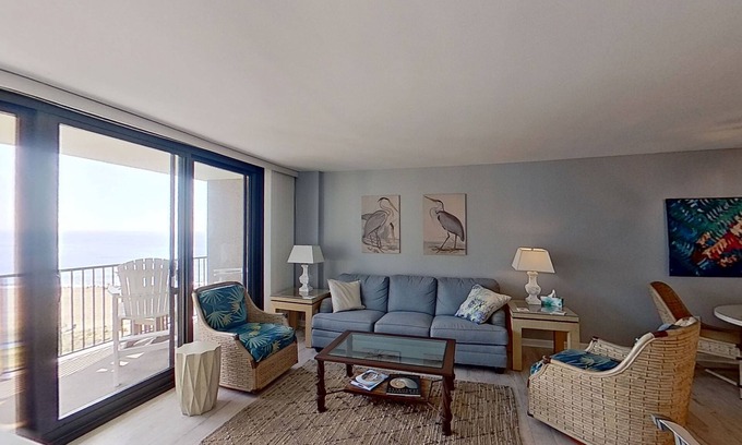 Bethany Beach Condominio | Sea Colony 8th floor condo with pools, tennis/pickle ball courts, fitness center