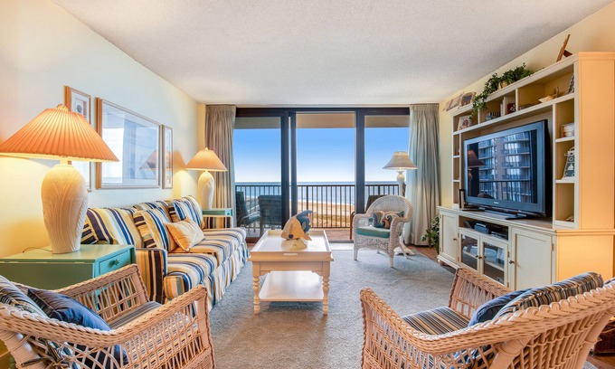 Bethany Beach Condominio | Sea Colony Ocean 6th floor condo w/ pool, gym, and free WiFi