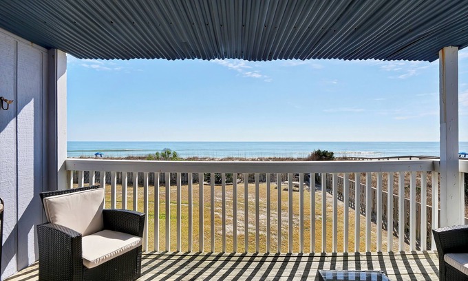 Wilmington Beach Condominio | Sea Colony Retreat - Newly remodeled oceanfront condo!