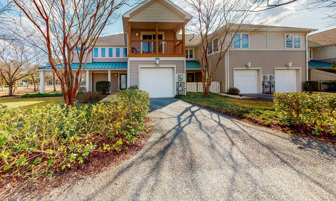 Bethany Beach Casa | Sea Colony Tennis townhouse with basketball court, gym, & tennis court