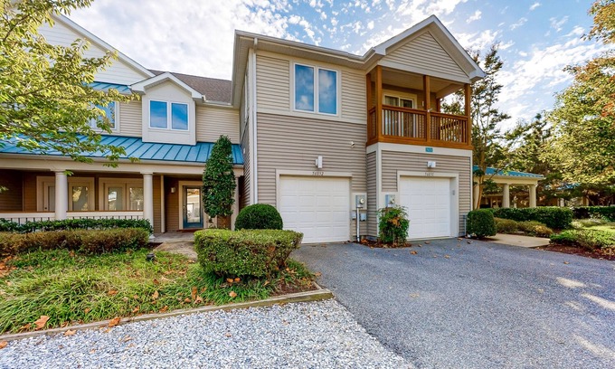 Bethany Beach Casa | Sea Colony Tennis townhouse with fireplace, gym, & basketball court