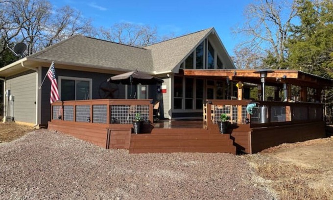 Pottsboro Casa | Sea Dog's Fish Camp and Tavern