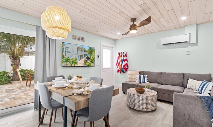 Siesta Key Village Casa | Sea Dream - Pet Friendly, Located in Siesta Key Village, Steps to Siesta Key Beach!