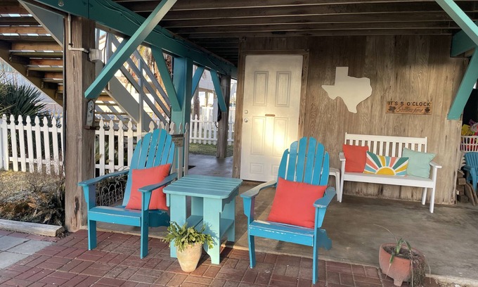 Galveston Cabaña | Sea Esta - Coastal Cottage! Close to the Water!
