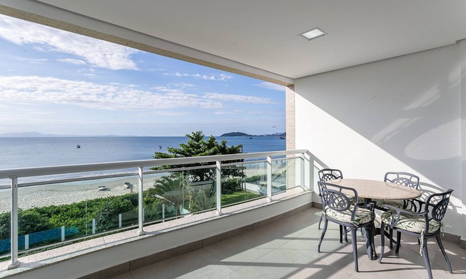 Cachoeira do Bom Jesus Apartamento | SEA FRONT | Balcony with Barbecue grill #CHA06